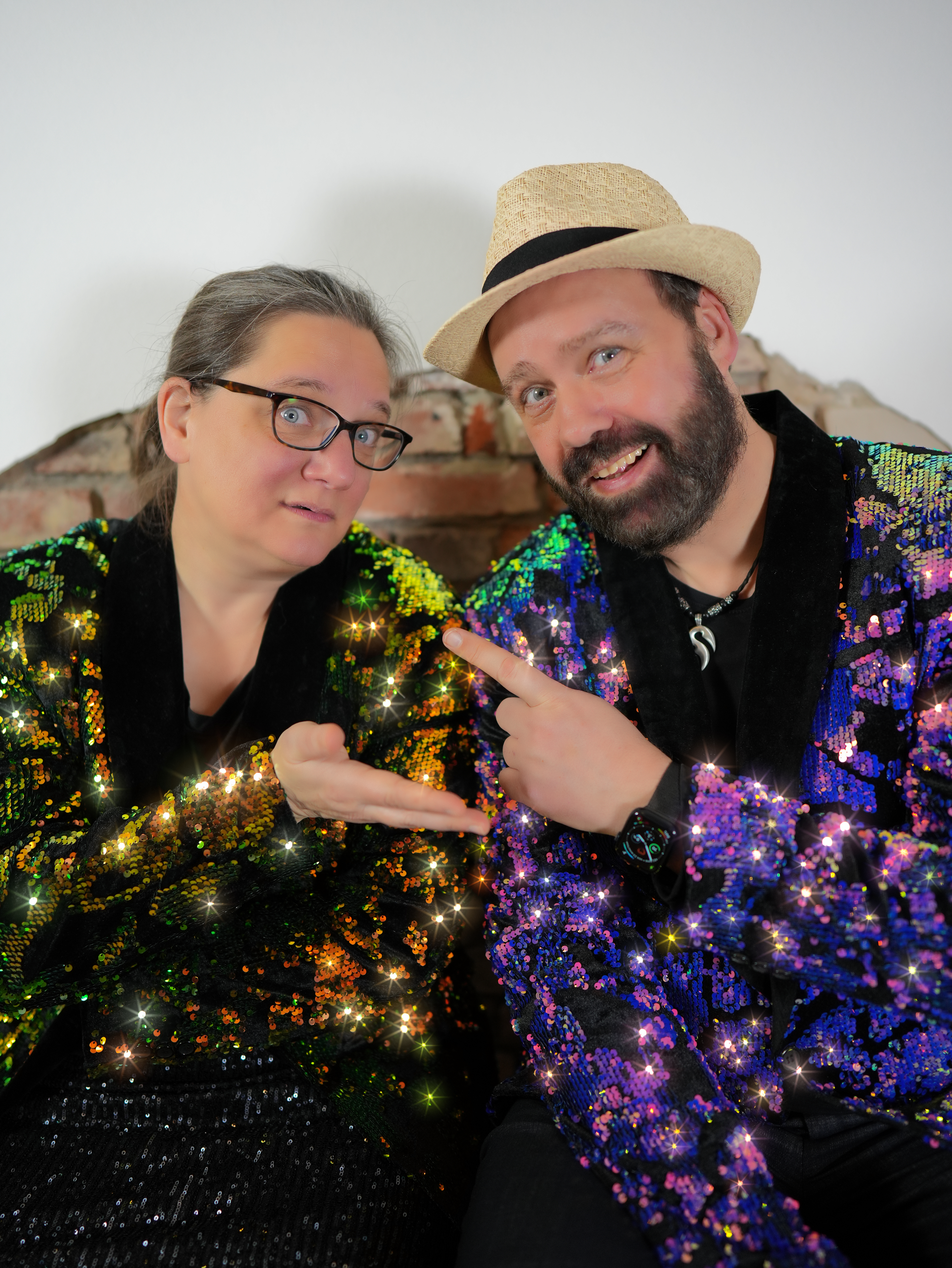 Anke Minga und Entertainer Oliver W. Schulte präsentieren den besten Mix aus Songs und Funfacts vom Eurovision Song Contest