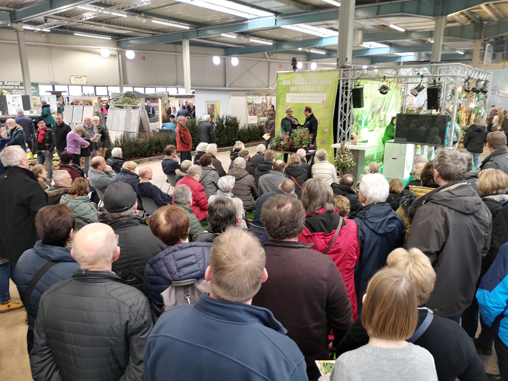 große Begeisterung in den Messehallen bei den Gartenträumen in Lingen bei der Show - Moderation: Oliver W. Schulte