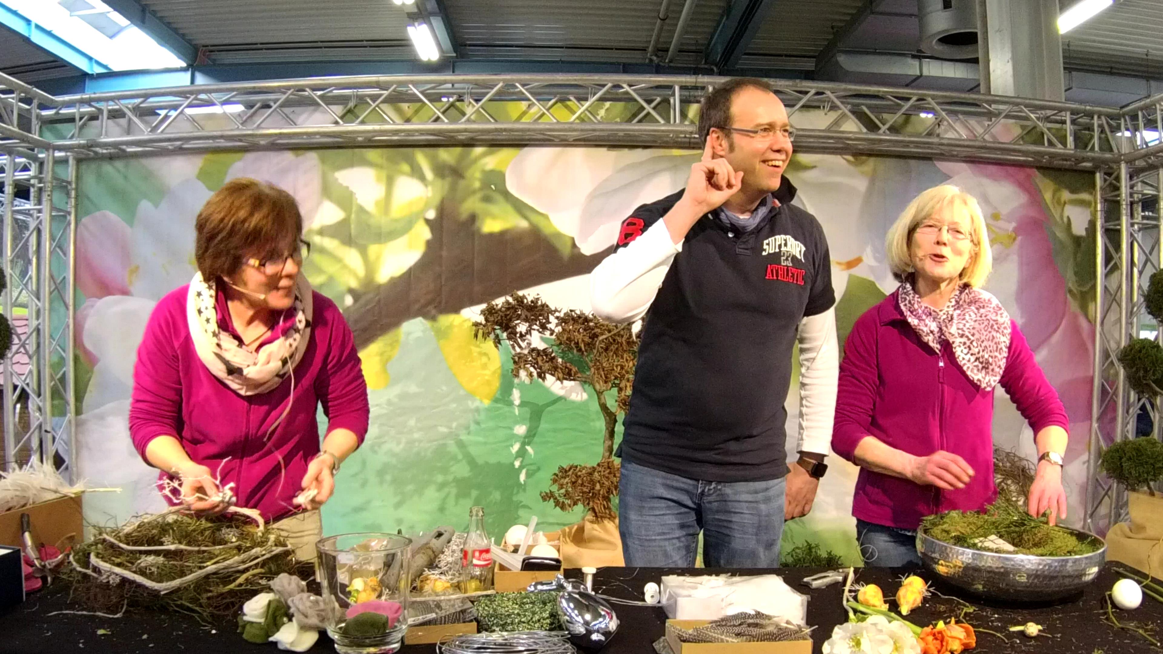 Floristik-Shows auf Gartenträume-Messen werden durch die Moderation von Oliver W. Schulte und den beiden Floristinnen der Strauß-Galerie zum absoluten Renner.