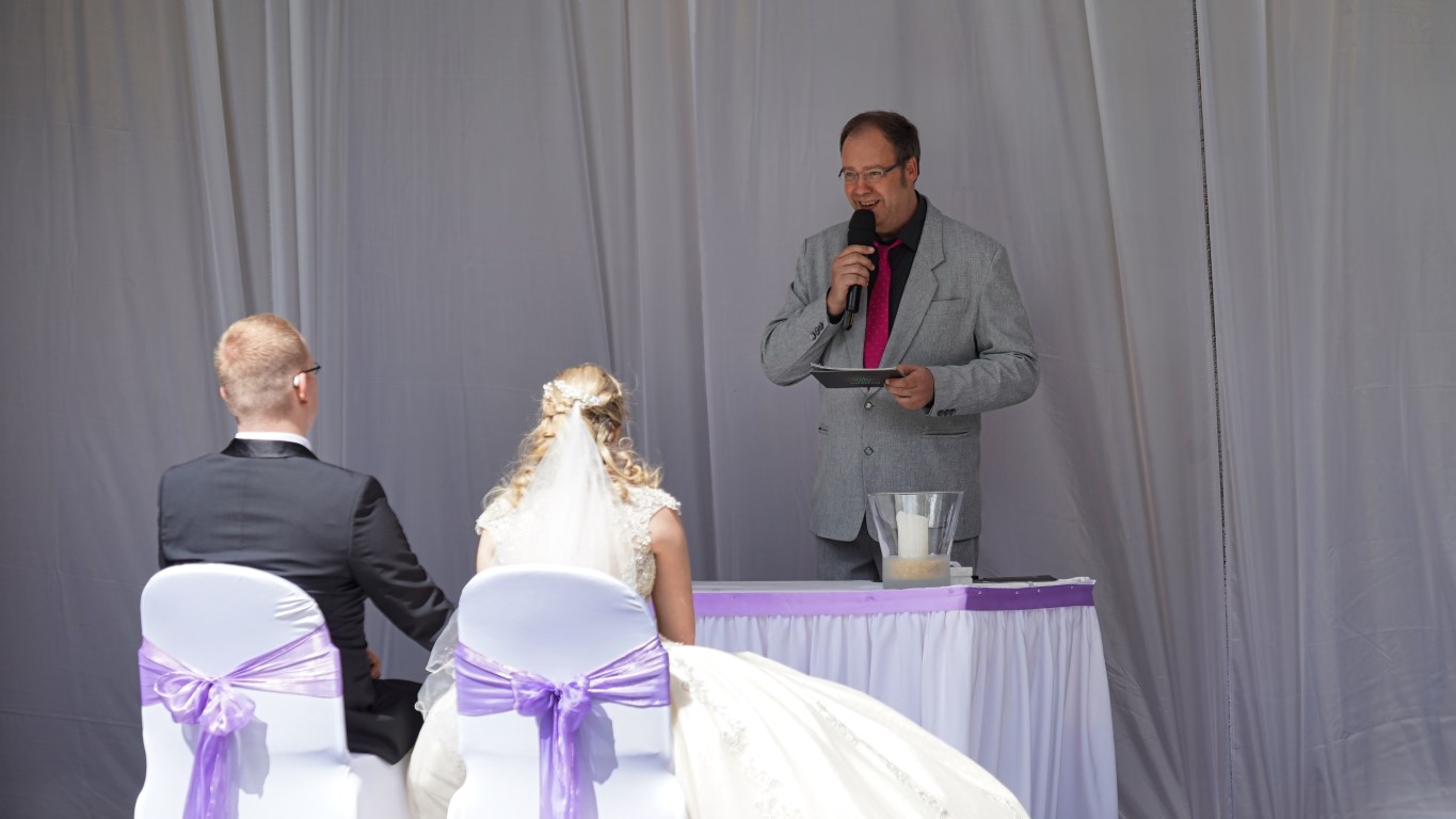 Oliver W. Schulte - Ihr professioneller Moderator für Hochzeiten und Freie Trauungen