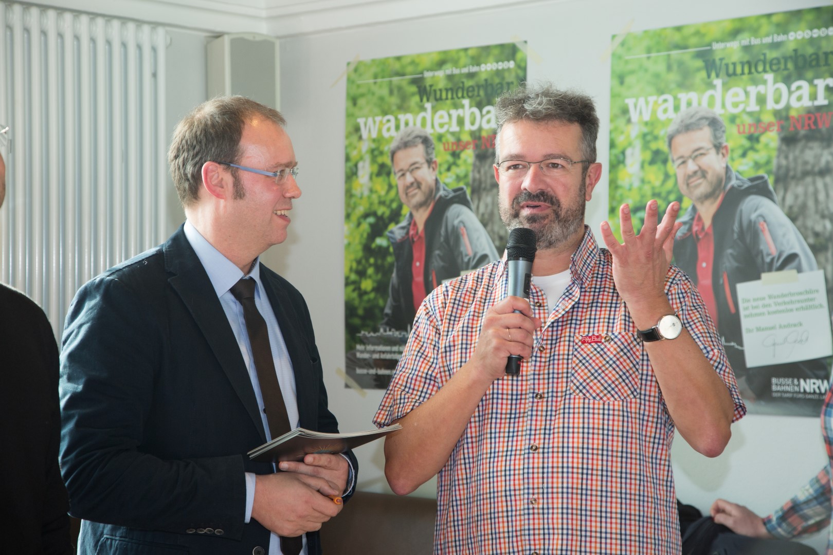 Manuel Andrak im Interview mit Oliver W. Schulte bei der Preisverleihung "Wanderbahnhof des Jahres NRW"