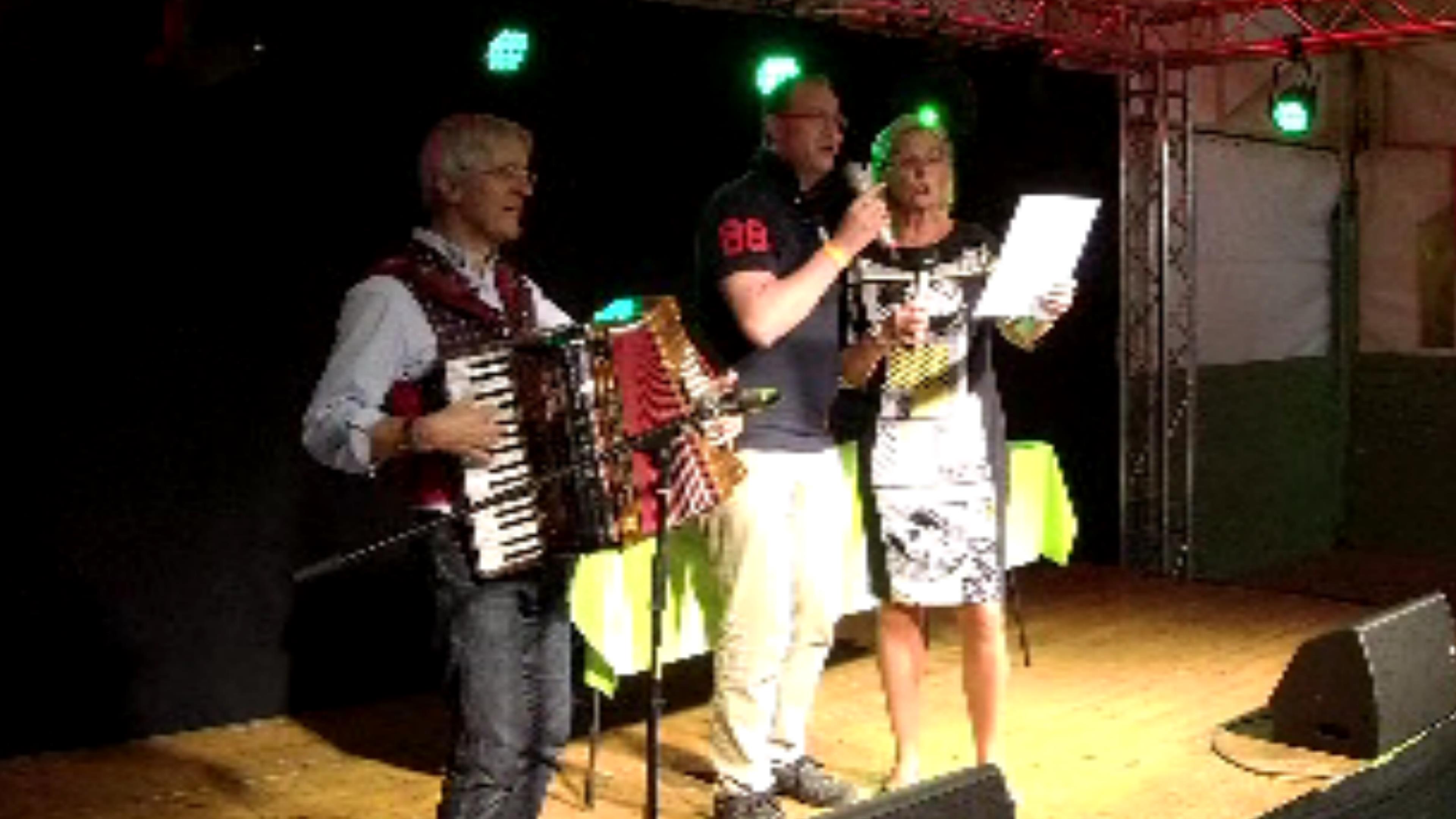 Singen mit Hera Lind auf dem Sennestadtfest
